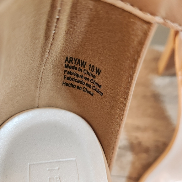 DB Studio Women's Patent Nude Pumps Size 10W - Picture 6 of 7